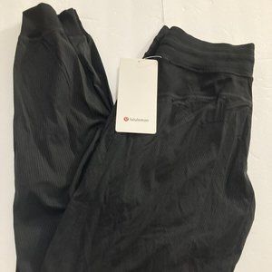 Lululemon 98usd size 10 Dance Studio Mid-Rise Jogger Color black